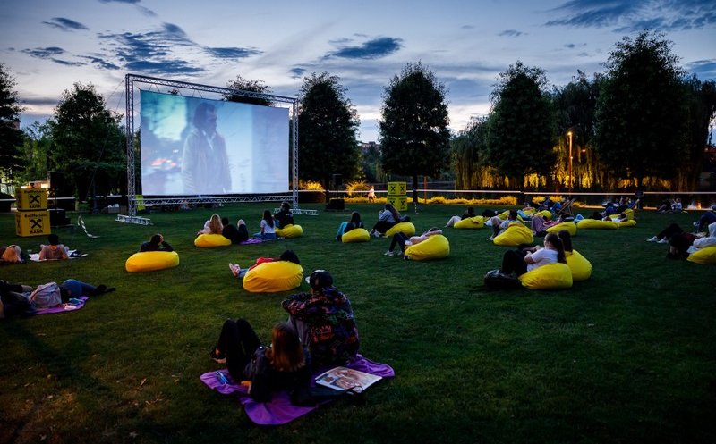 Relaxare și filme de Oscar  la „Movie Nights" din Iulius Parc