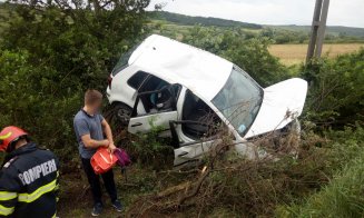 Cluj: O mamă și cei trei copii ai săi, la spital după ce s-au dat peste cap cu mașina