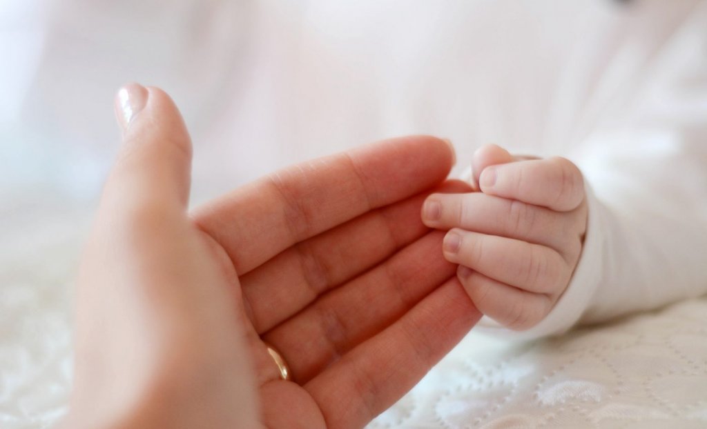 Erou la 10 luni: un copil din Cluj a salvat o viaţă cu preţul vieţii sale