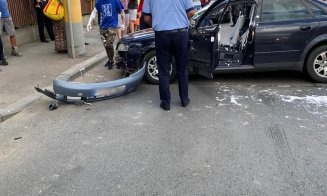 Accident pe Oașului. O tânără a rămas încarcerată