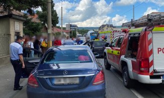 Accident pe Oașului. O tânără a rămas încarcerată