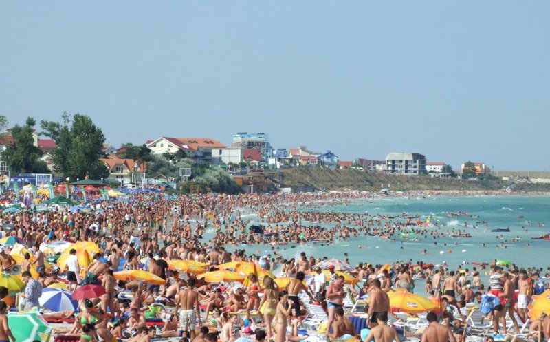 Reguli noi pe plajă şi în apă. Care e distanţa permisă