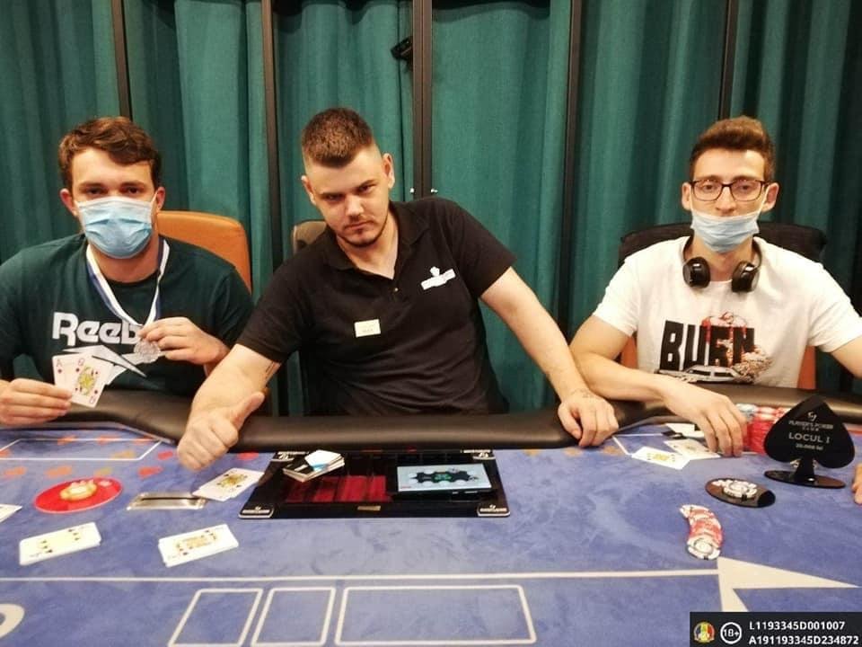 Poker la Cluj pe "sistem COVID". Cu masca sub bărbie sau lipsind cu desăvârşire şi distanţare zero