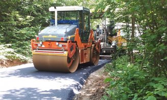 Se toarnă asfalt pe drumul județean 109V Satu Lung – Giula