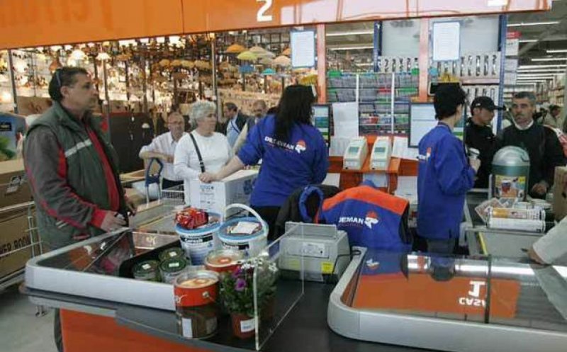 Casieră de la Dedeman, depistată cu coronavirus în Cluj