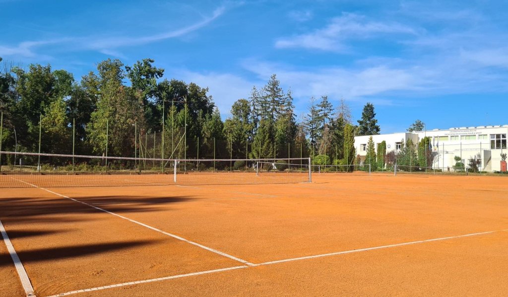 Terenuri de tenis reamenajate și modernizate în Parcul "Babeș"