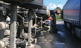 Camion cu pietriș, răsturnat pe Cluj-Oradea
