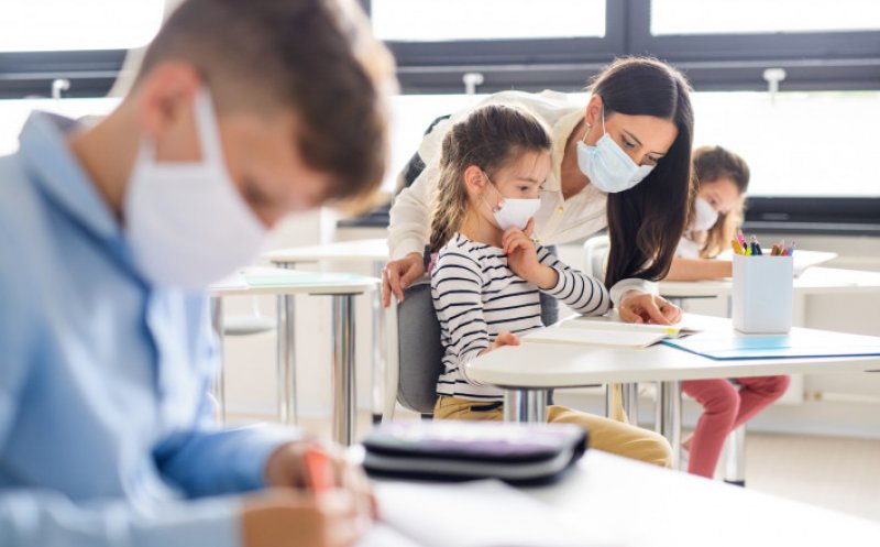Ar trebui testați de Covid toți profesorii din Cluj înainte de începerea școlii?