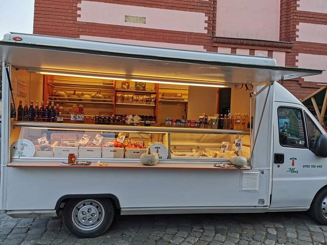 Afacere la Cluj, importantă din Germania. Magazin mobil cu produse de la 35 de fermieri