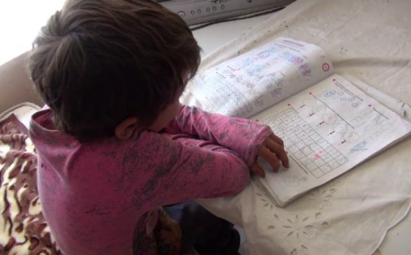 Peste 800.000 de elevi nu au acces la internet, dar Ministerul Educaţiei cere şcoală online