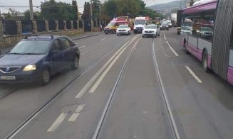 Accident între o mașină și un TIR pe Muncii