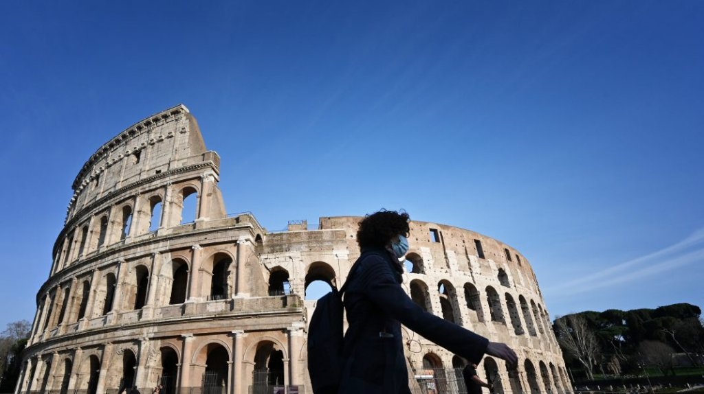 Noi măsuri restrictive în Italia, după ce a depăşit 5.000 de cazuri zilnice