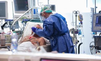 Deces al unui pacient COVID-19 de 50 de ani, fără comorbidități, la Cluj: „Pleura de pe plămâni a explodat”
