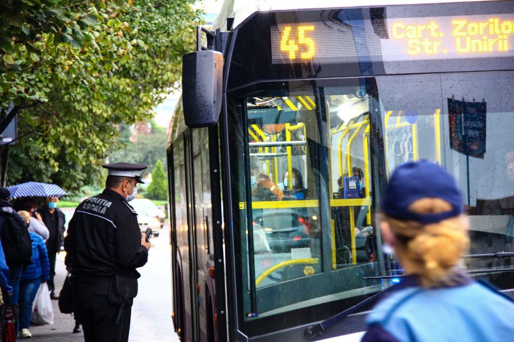 Razie anti-COVID în magazine și autobuze. Câte amenzi s-au dat