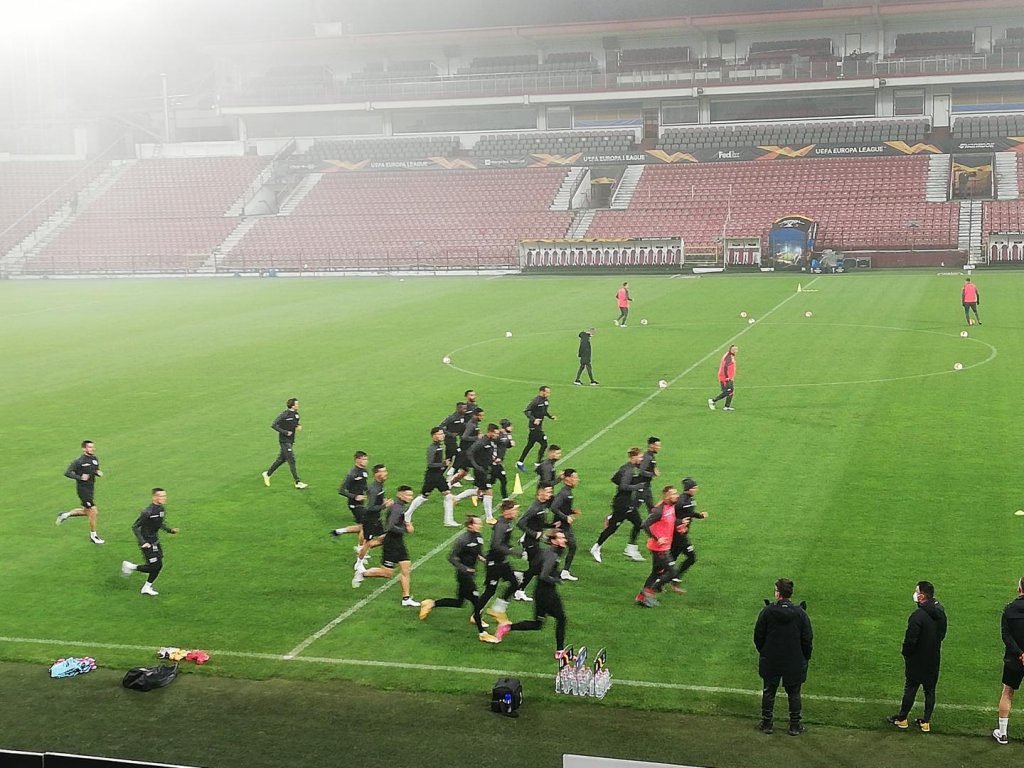 CFR Cluj a efectuat antrenamentul oficial înaintea meciului cu Young Boys. Petrescu: “Cred că e cel mai agresiv adversar cu care am jucat”