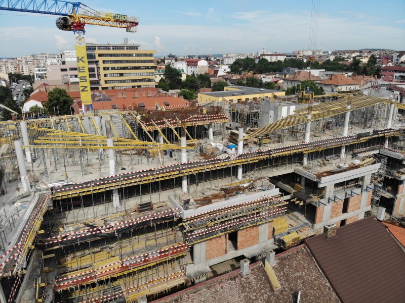 Sediul de 46 milioane € al Băncii Transilvania, construit din beton aparent. Cum arată la interior