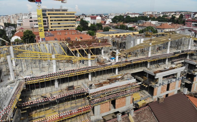 Sediul de 46 milioane € al Băncii Transilvania, construit din beton aparent. Cum arată la interior