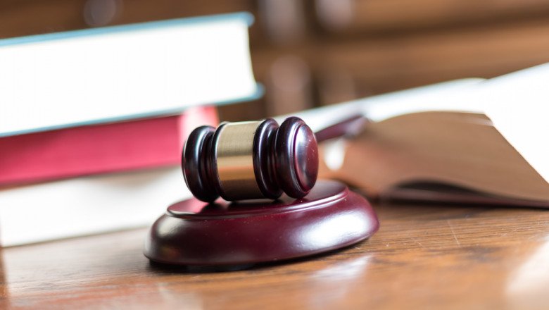 O instanță din România a anulat măsura de închidere a barurilor şi restaurantelor dintr-un județ