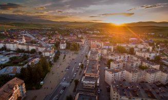 Huedinul îi vrea înapoi acasă pe tinerii săi plecați "la Cluj-Napoca, București sau Bruxelles"