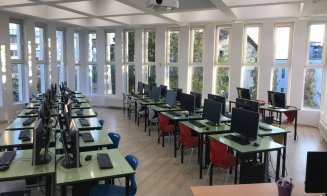 Părinții din Cluj vor cere în instanță redeschiderea școlilor