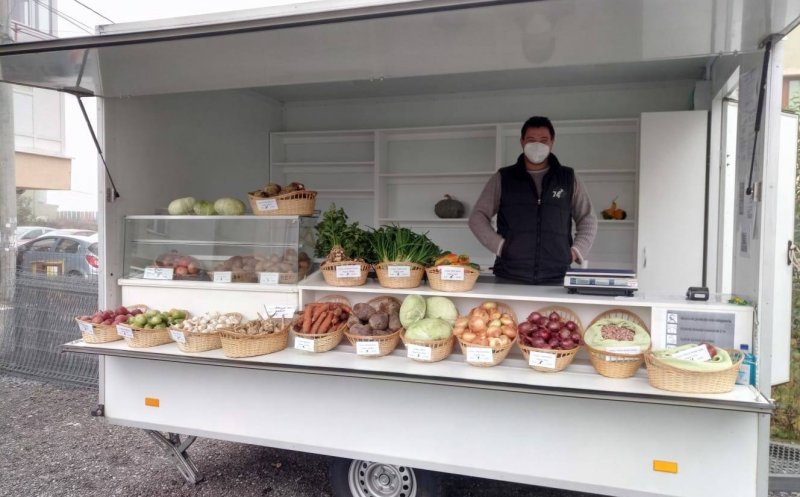 Soluție a la Cluj la închiderea piețelor: magazin mobil de legume