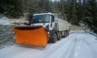Zeci de tone de material antiderapant folosite în  județ. Nu sunt drumuri blocate