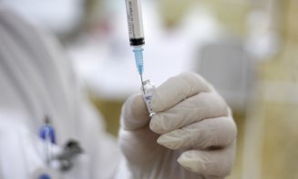 Vaccinul anti-COVID ar putea ajunge în România luna viitoare și va fi distribuit în 6 centre regionale