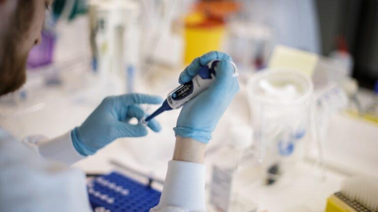 Campania de vaccinare antigripală continuă. 930.000 de doze ajung săptămâna aceasta la DSP