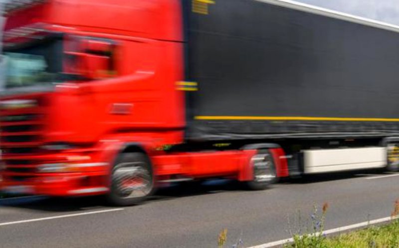 Șoferii de tir și operatorii în fabrică sunt cei mai căutați la Cluj