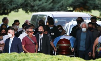 Maradona a fost înmormântat joi seara, în cadrul unei ceremonii private, într-un cimitir din Buenos Aires