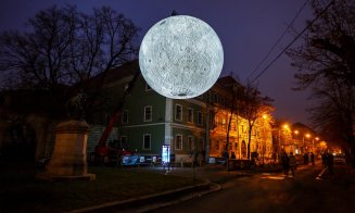 Feerie de lumini în centrul Clujului, înainte de sărbători. Vizionare cu restricții noaptea
