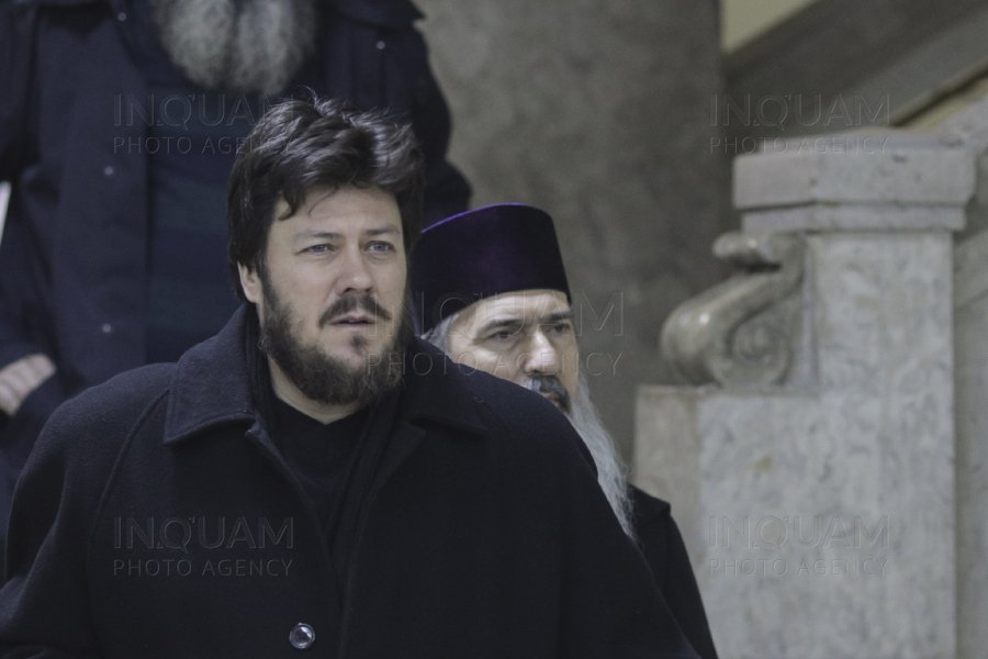 "Nu Biserica a umplut spitalele, ci colcăiala de interese enorme pe niște cârpe, numite măști"