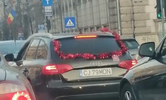 Un nou trend la Cluj? Maşina împodobită ca un brad de Crăciun