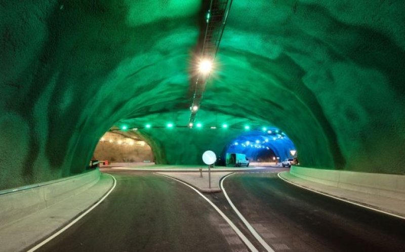 Tunel subacvatic spectaculos, realizat într-o țară nu mai mare decât un oraș. Inaugurarea, în 19 decembrie