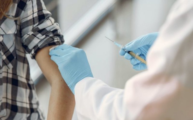 Ar fi moral și legal ca un angajator să ceară angajatului să se vaccineze pentru a veni la muncă?