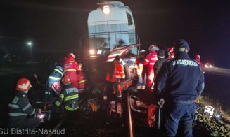 Un bărbat a murit şi două fetiţe au ajuns în stare gravă la spital. Autoturismul lor a fost lovit de un tren care circula pe relaţia Lunca Ilvei - Cluj