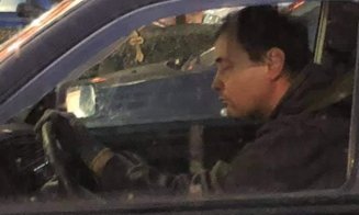 Un șofer a fost fotografiat în timp ce dormea la volan, în zona Regionalei CFR