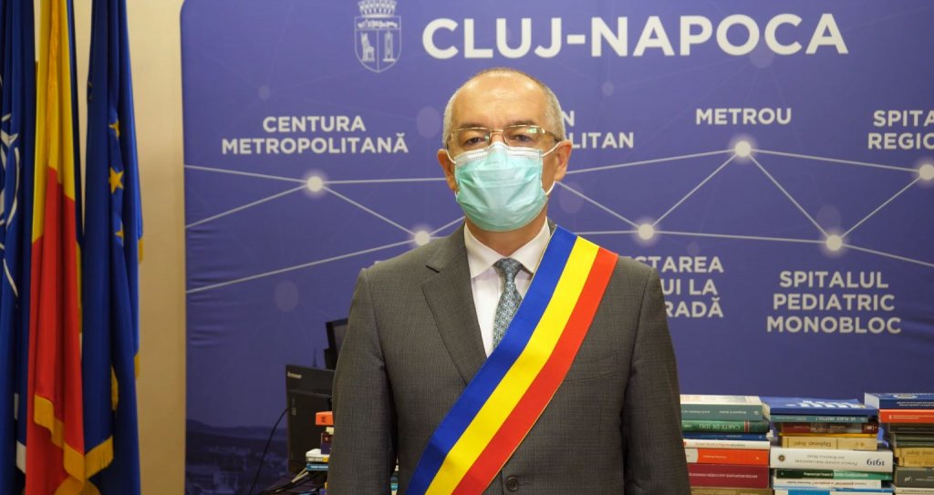 Emil Boc: "Sărbători liniștite, sănătoase. Am trecut prin multe greutăți în acest an. Încă nu a trecut greul, dar 2021 ne va aduce mai multe zile senine"