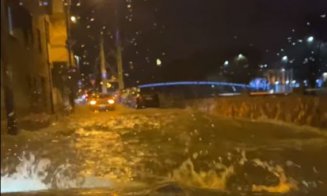 Potop de Crăciun pe două străzi din Cluj. Crater pe General Dragalina și ca-n Veneția pe Mamaia