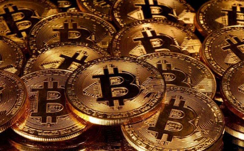 Bitcoin a depășit pentru prima dată plafonul de 25.000 de dolari