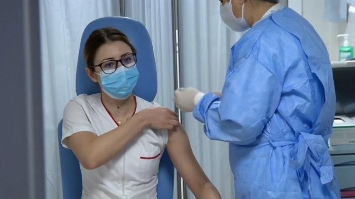 Cine este prima româncă vaccinată anticoronavirus. Clujul a primit 375 de doze