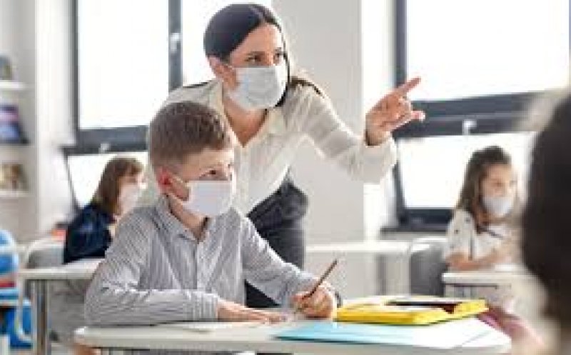 Dascălii, vaccinați în etapa a doua.  Termen probabil: începutul lunii februarie