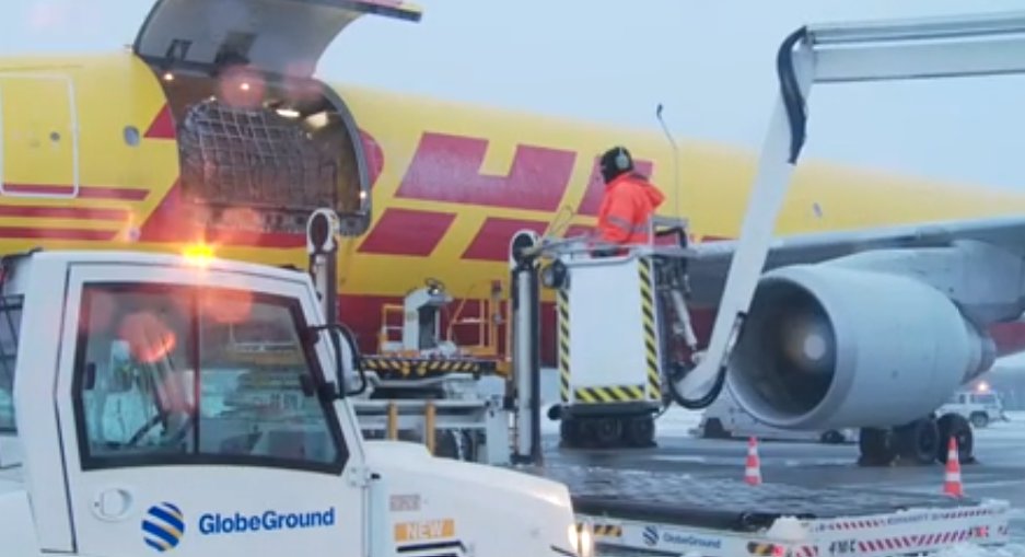 A patra tranşă de vaccinuri a ajuns în ţară în această dimineaţă. La Cluj-Napoca va ateriza un avion cu dozele repartizate