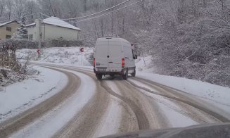 Prima ninsoare din acest an, primele problemele trafic. Dacă nu ar fi un adevărat pericol, ar fi de râs...