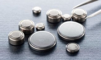 Un bebeluş a stat cu o baterie rotundă în gât 4 luni. Ce probleme de sănătate i-a provocat