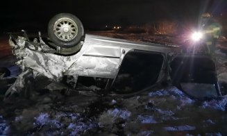 Accident la Cluj! S-a dat cu maşina peste cap şi a făcut-o praf, dar a avut zile