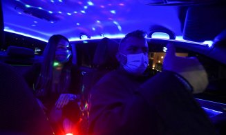 În taxi, ca într-un club de noapte. Ce a făcut un șofer pentru a ridica moralul clienților