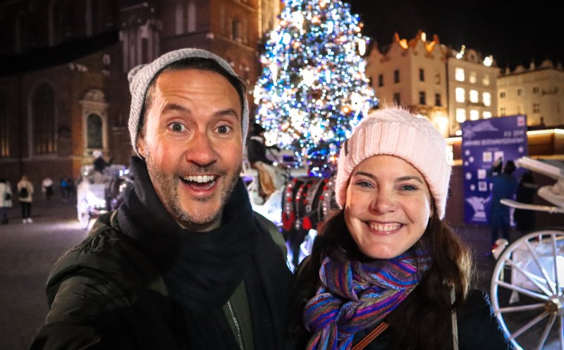 Canadieni, turişti în Cluj! Vrăjiţi de jumări, salata de vinete şi papanaşi