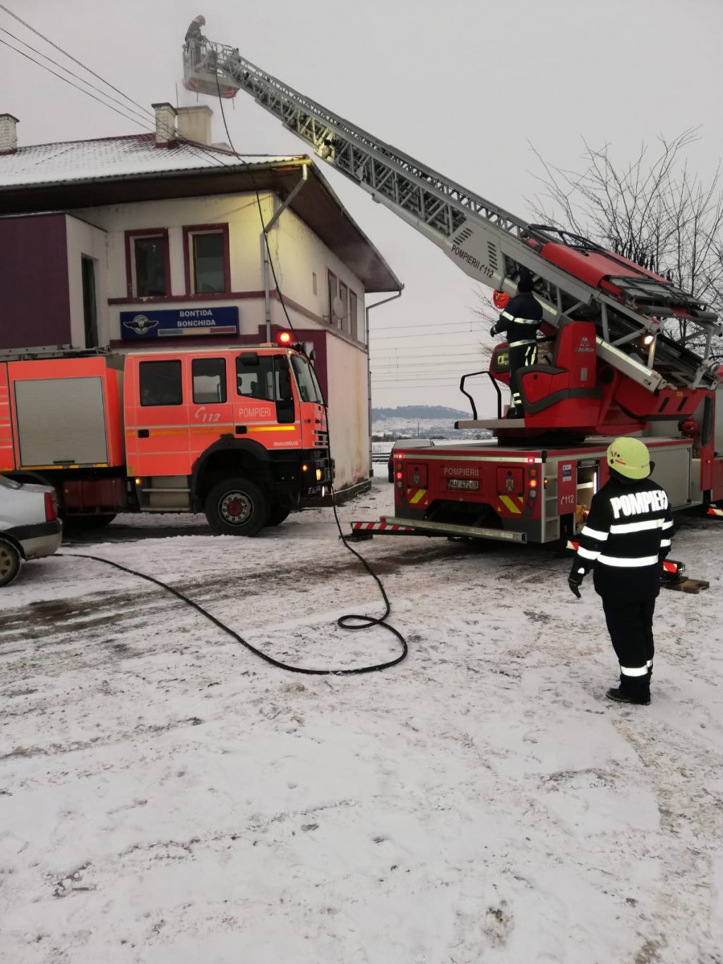 Incendiu după incendiu. S-a aprins și gara din Bonțida