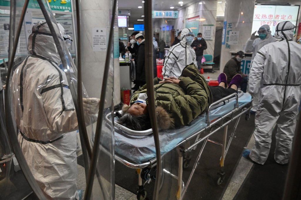 Mărturii șocante: Autoritățile din China știau de pericolul COVID, dar le-au interzis medicilor din Wuhan să vorbească